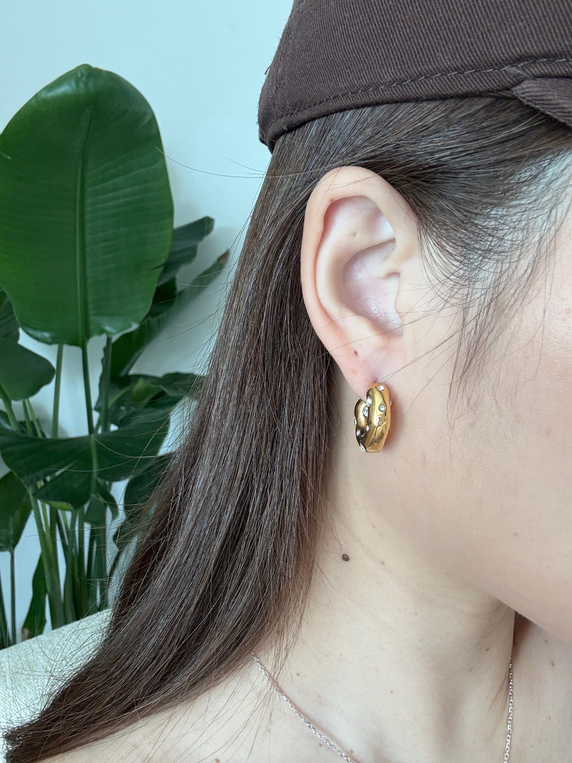 Golden hoop with strass earrings